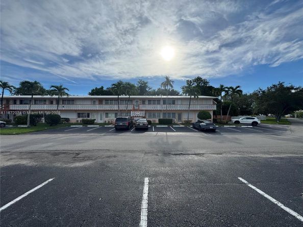815 SW 10th Ter 15V, Hallandale Beach FL 33009