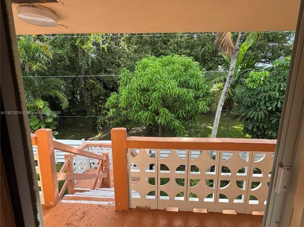 815 SW 10th Ter 15V, Hallandale Beach FL 33009