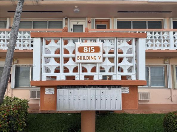 815 SW 10th Ter 15V, Hallandale Beach FL 33009