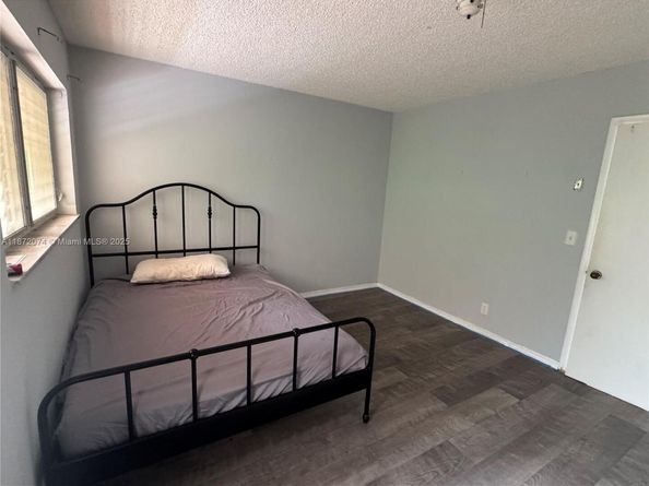 815 SW 10th Ter 15V, Hallandale Beach FL 33009