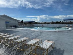 815 SW 10th Ter 15V, Hallandale Beach FL 33009