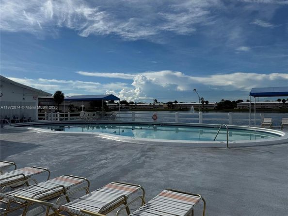815 SW 10th Ter 15V, Hallandale Beach FL 33009