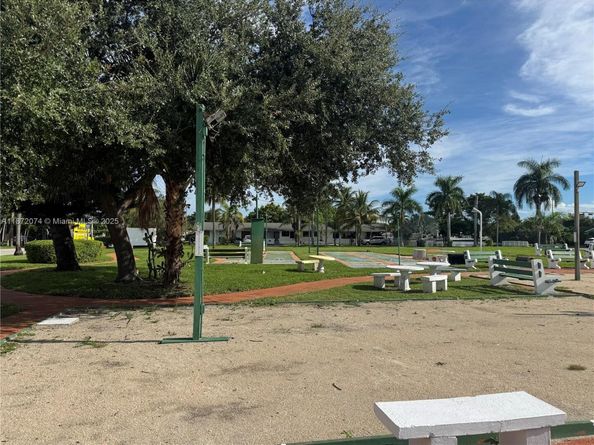 815 SW 10th Ter 15V, Hallandale Beach FL 33009