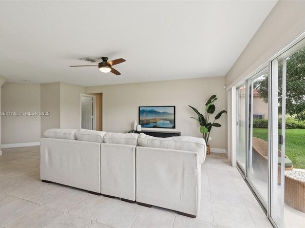 16710 NW 12th St, Pembroke Pines FL 33028