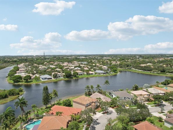 16710 NW 12th St, Pembroke Pines FL 33028
