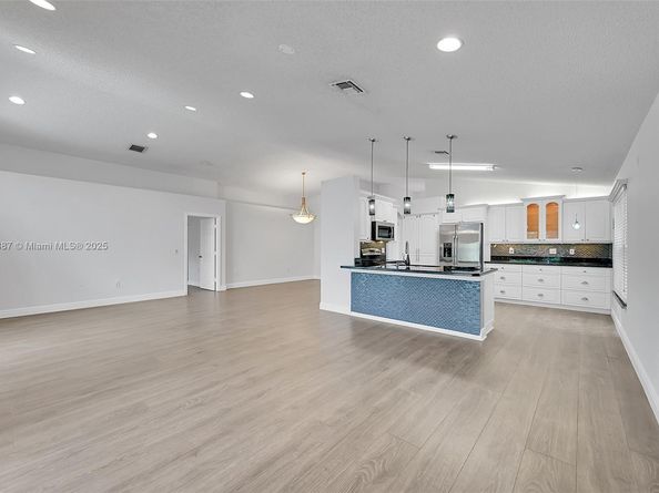 5382 NW 120th Ave, Coral Springs FL 33076