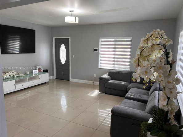 601 SE 9th Ave, Hialeah FL 33010