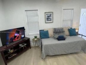 7814 NW 5th Ct, Miami FL 33150