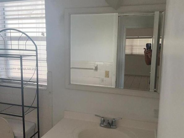 2420 Johnson St 303, Hollywood FL 33020