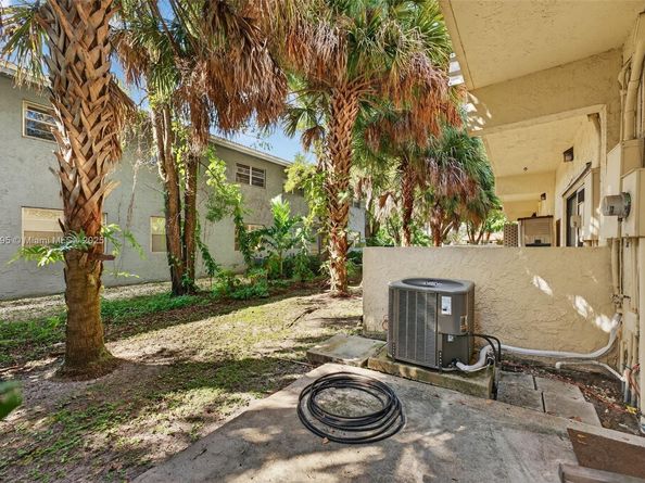 8958 W Sample Rd 8958, Coral Springs FL 33065