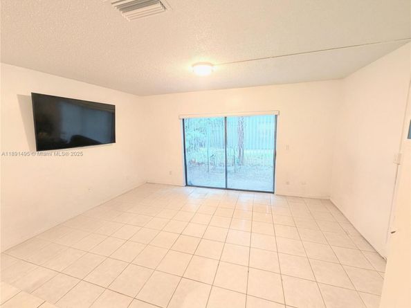8958 W Sample Rd 8958, Coral Springs FL 33065