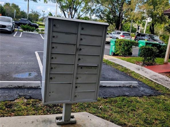 8958 W Sample Rd 8958, Coral Springs FL 33065