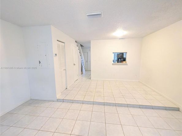 8958 W Sample Rd 8958, Coral Springs FL 33065