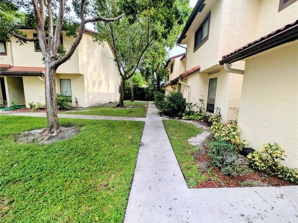 8958 W Sample Rd 8958, Coral Springs FL 33065