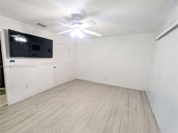 8958 W Sample Rd 8958, Coral Springs FL 33065