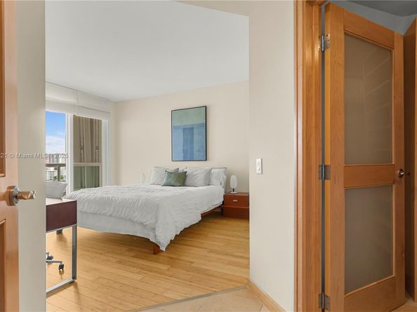 21050 Point Pl 1103, Aventura FL 33180