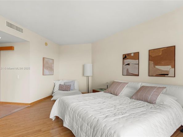 21050 Point Pl 1103, Aventura FL 33180