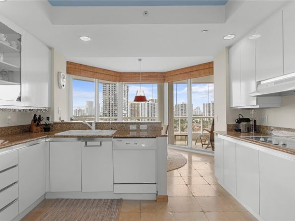 21050 Point Pl 1103, Aventura FL 33180