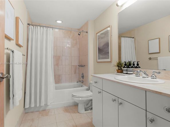 21050 Point Pl 1103, Aventura FL 33180