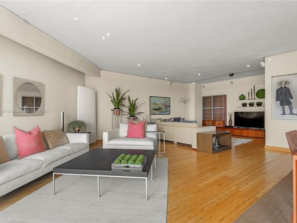 21050 Point Pl 1103, Aventura FL 33180