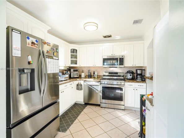 6741 Coolidge St, Hollywood FL 33024