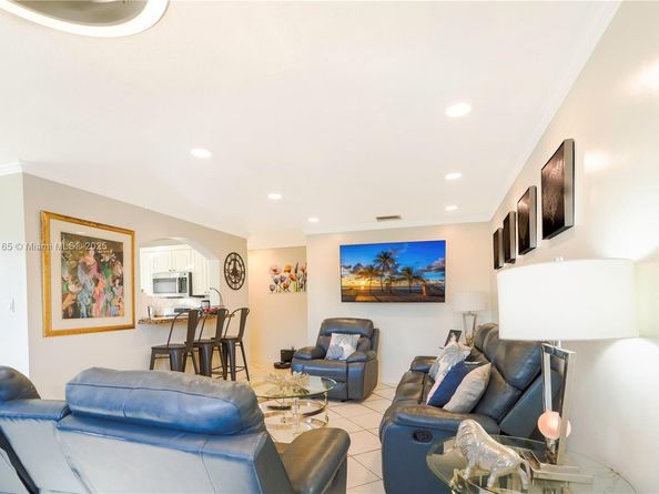 6741 Coolidge St, Hollywood FL 33024