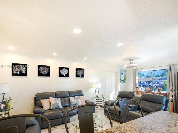 6741 Coolidge St, Hollywood FL 33024