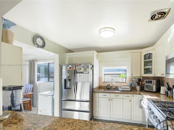 6741 Coolidge St, Hollywood FL 33024