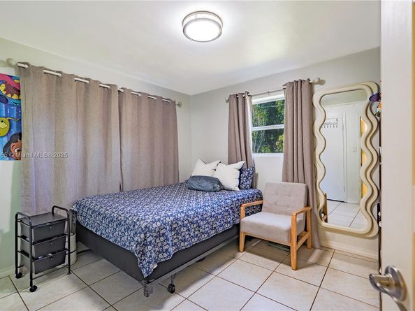 6741 Coolidge St, Hollywood FL 33024