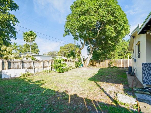 6741 Coolidge St, Hollywood FL 33024