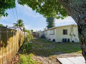 6741 Coolidge St, Hollywood FL 33024