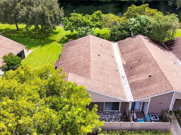 570 Woodgate Cir A, Sunrise FL 33326