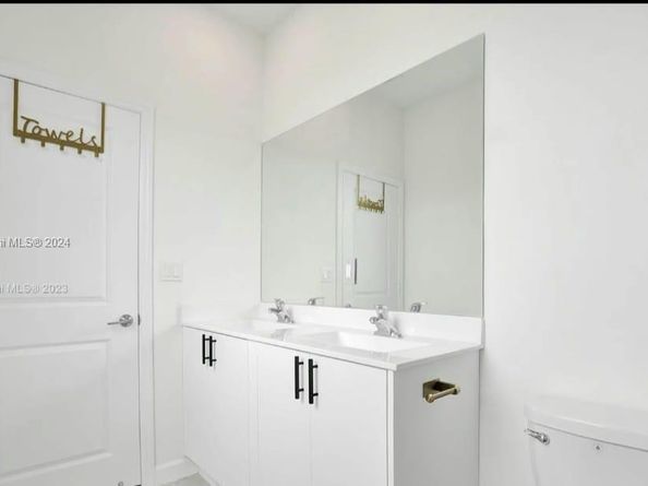 20366 NW 4th Path 20366, Miami FL 33169