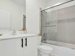 20366 NW 4th Path 20366, Miami FL 33169