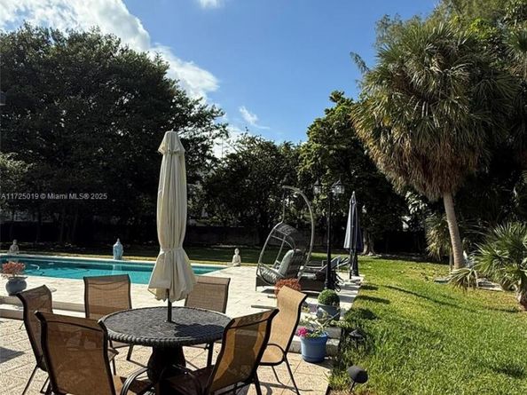 12500 Alamanda Dr, North Miami FL 33181