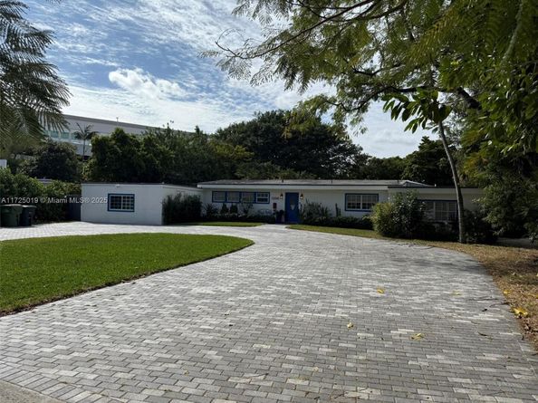 12500 Alamanda Dr, North Miami FL 33181