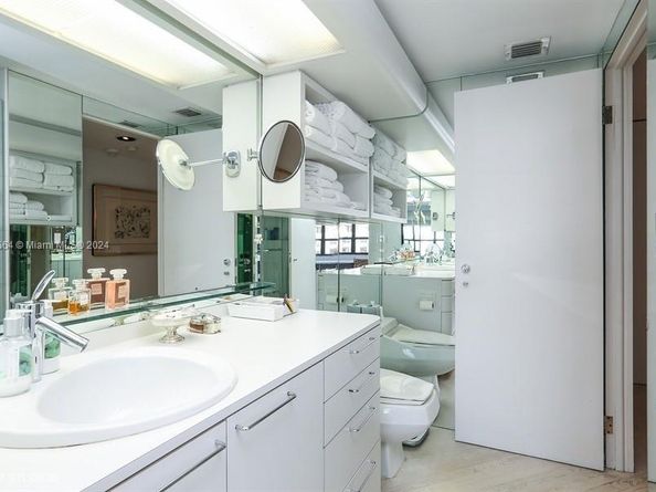 2 Grove Isle Dr B1708, Miami FL 33133