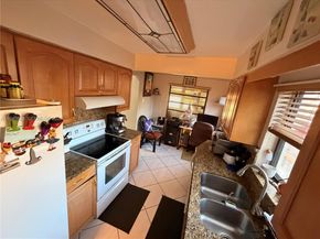 9601 NW 16th St, Pembroke Pines FL 33024