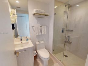 55 SW 9th St 1808, Miami FL 33130