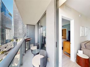 55 SW 9th St 1808, Miami FL 33130