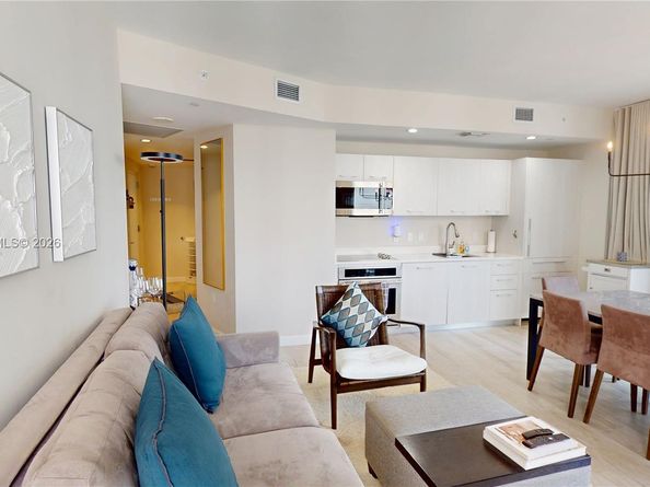 55 SW 9th St 1808, Miami FL 33130