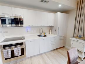 55 SW 9th St 1808, Miami FL 33130