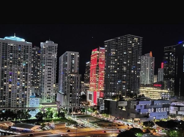 90 SW 3rd St 2214, Miami FL 33130