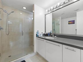 90 SW 3rd St 2214, Miami FL 33130