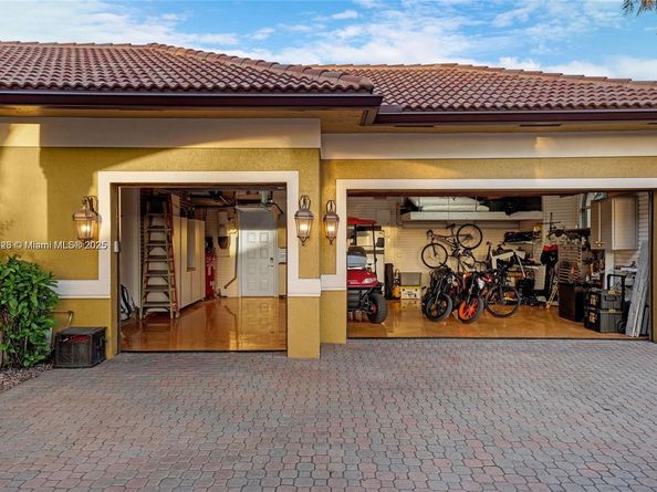 14503 SW 16th St, Davie FL 33325