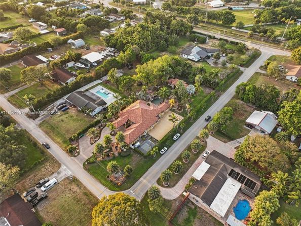 14503 SW 16th St, Davie FL 33325