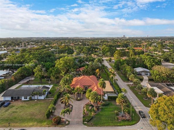 14503 SW 16th St, Davie FL 33325