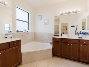 3392 W 103rd Ter, Hialeah FL 33018