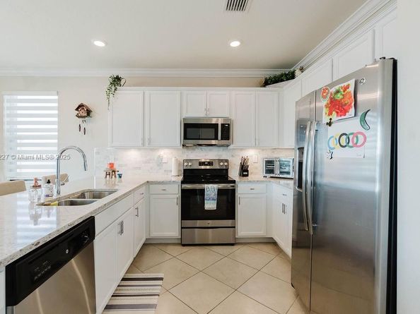 3392 W 103rd Ter, Hialeah FL 33018