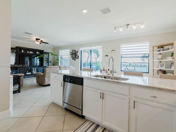 3392 W 103rd Ter, Hialeah FL 33018